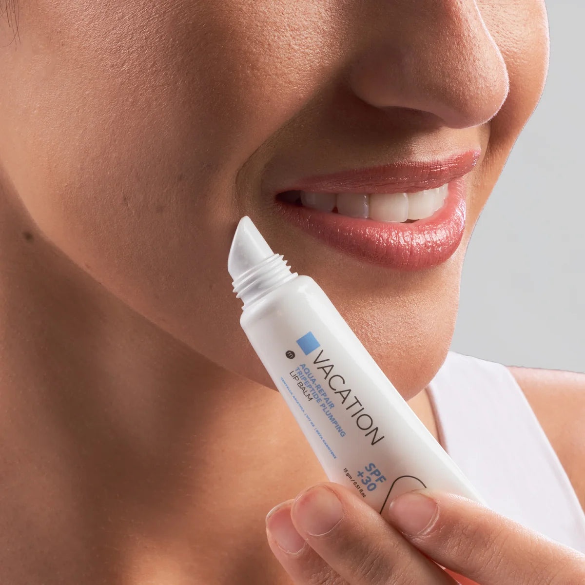Vacation Aqua-Repair Lip Balm Honey & Cocoa Butter - 15g  مرطب شفاه فاكيشن أكوا ريبير بحماية SPF 30+ بالعسل وزبدة الكاكاو - 15 جم